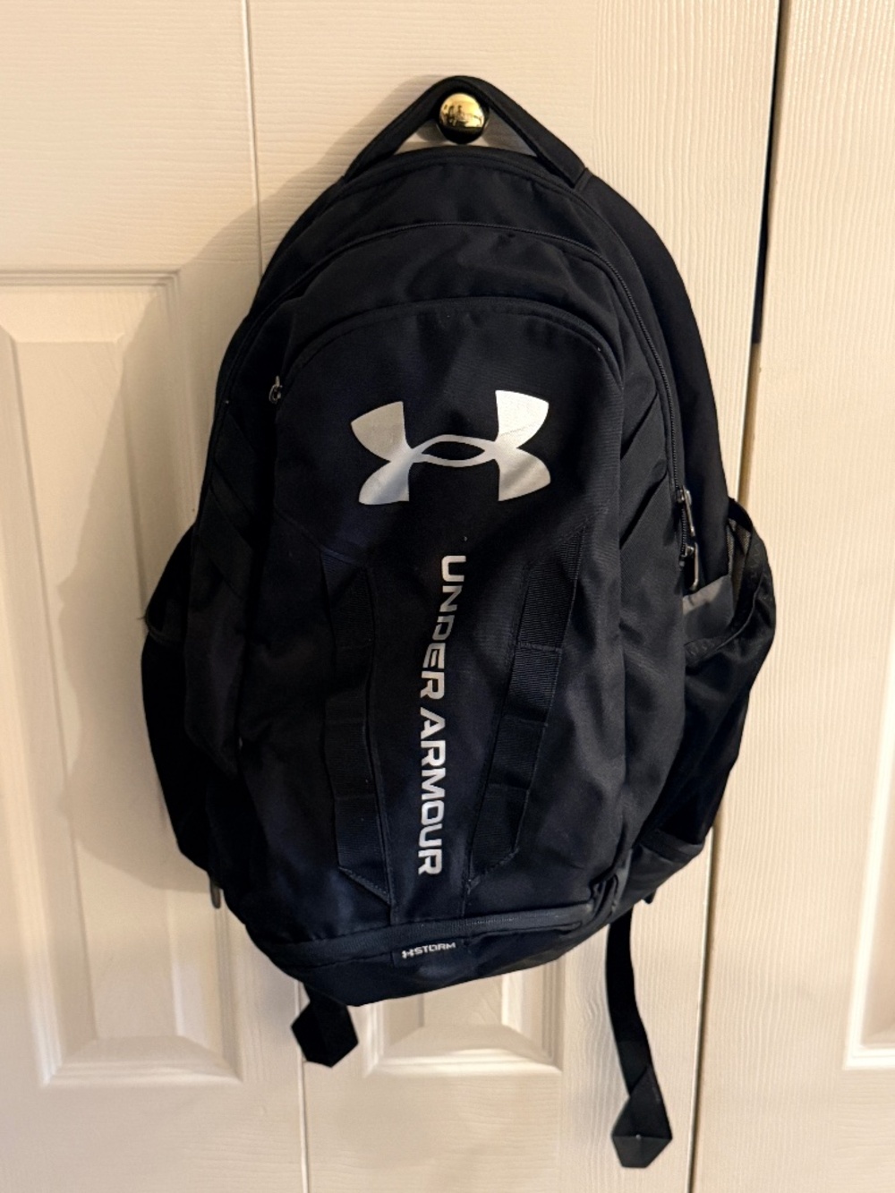 Under Armour Bookbag multiple zippered pockets & 2 side pockets for drinks